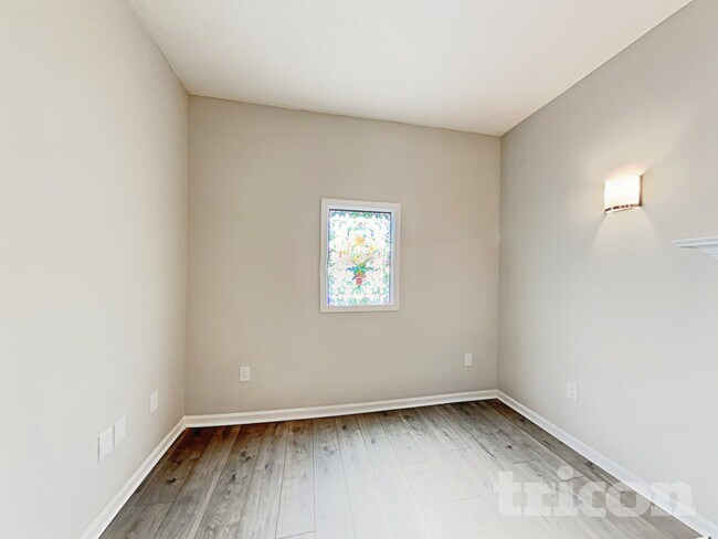 Foto del edificio - 295 Wisteria Blvd