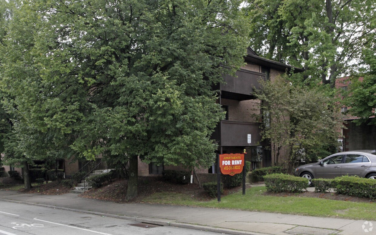 Building Photo - 5684 E Liberty Blvd