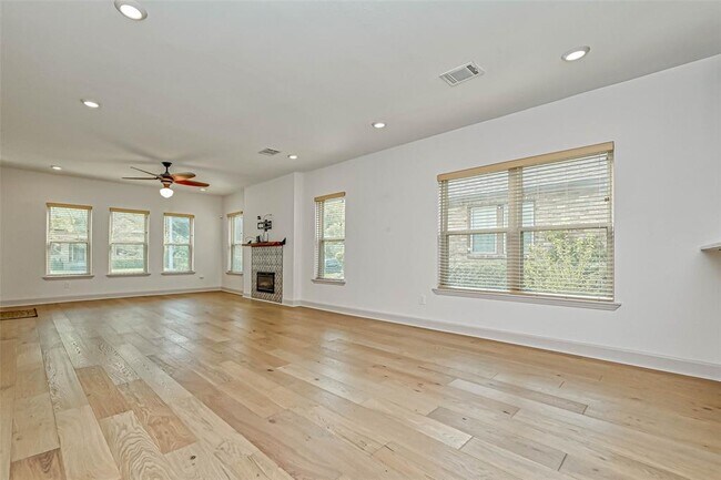 Building Photo - 2651 Oakdale St