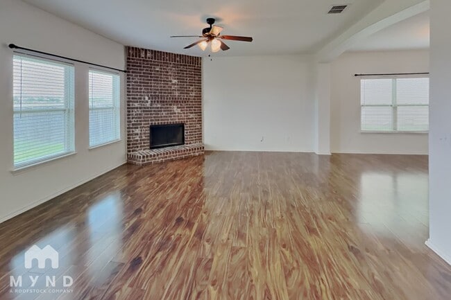 Building Photo - 440 Stonebrook Dr