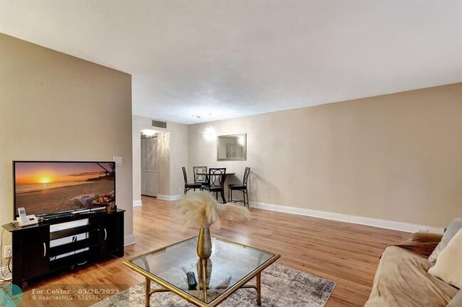 Building Photo - 2401 Antigua Cir