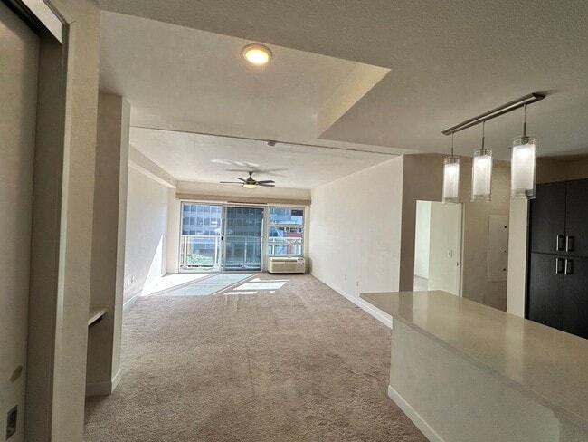 Building Photo - Spacious Kakaako 2-bedroom, 2-bath!