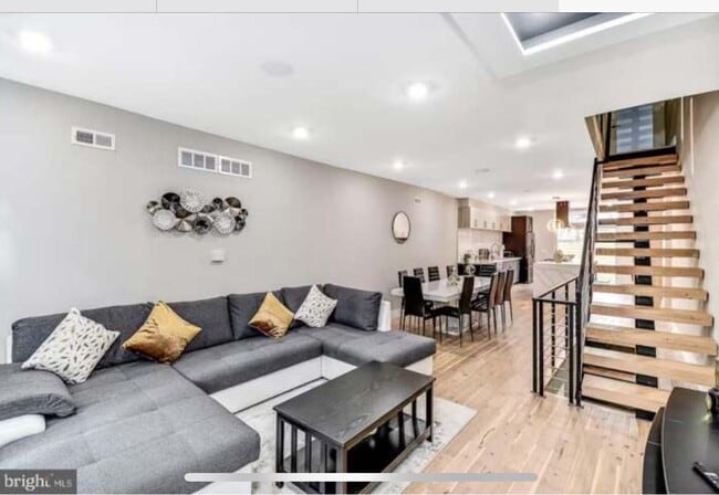 Photo - 2309 Dickinson St House