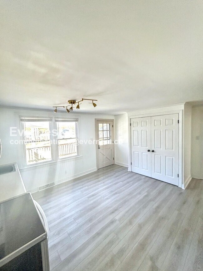 Building Photo - 8282 Wonderland Ln