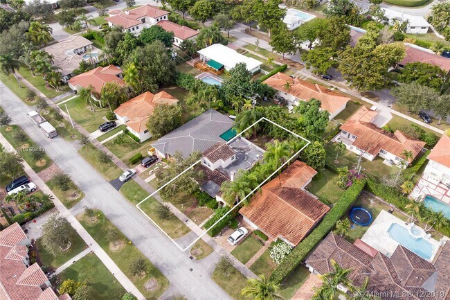 Building Photo - 423 Candia Ave