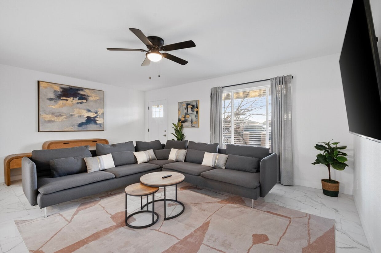 Primary Photo - 3023 N 40th Ln