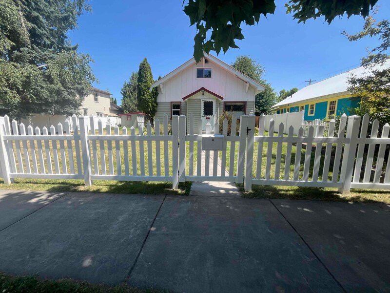 Primary Photo - 335 Columbia Ave