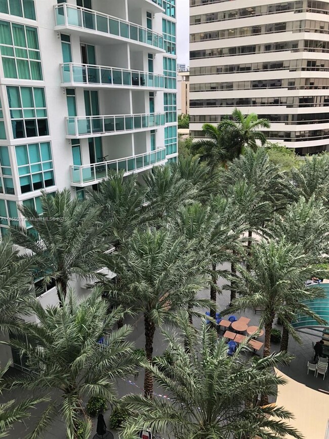 Building Photo - 950 Brickell Bay Dr