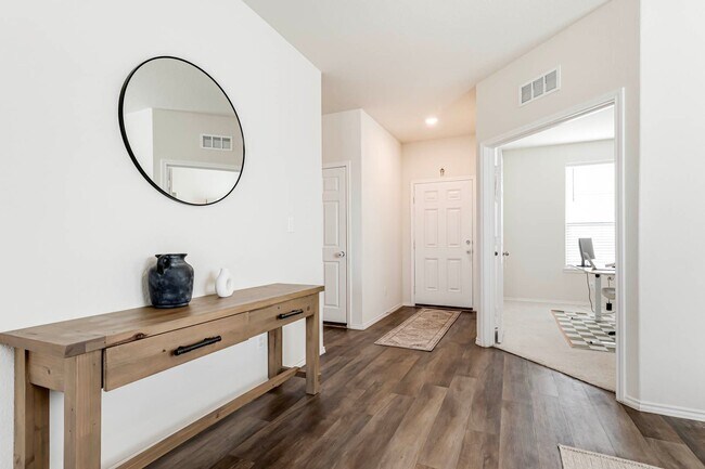 Building Photo - Move-In Ready 4BR Home Near Randolph AFB - Realtor Commission: $500