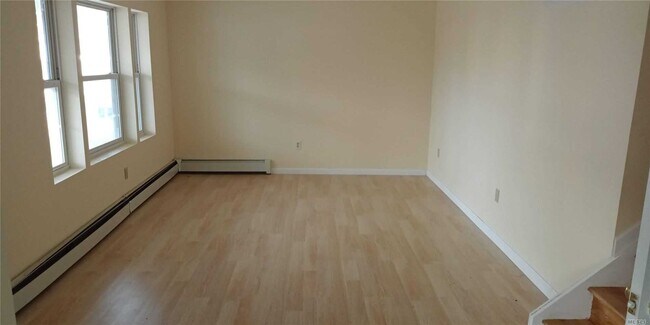 Building Photo - 16 Pearsall St