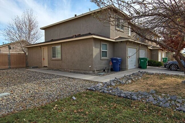 Building Photo - 695 Starlite Dr