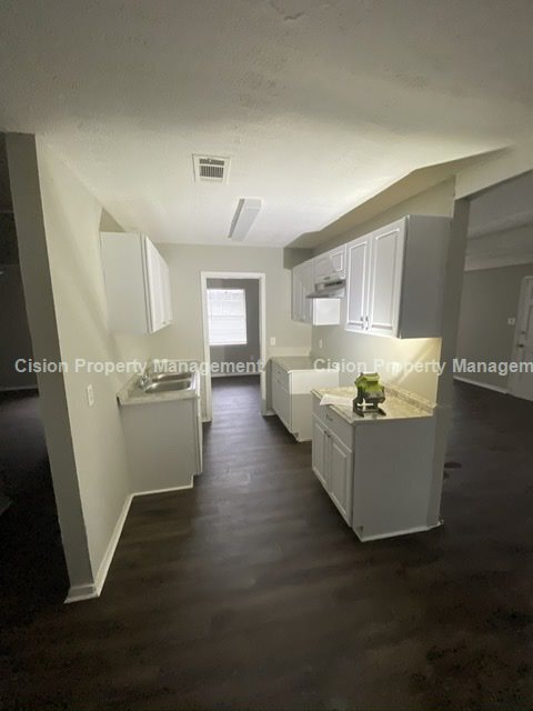 Foto del edificio - Spacious renovated 3/2 home for rent