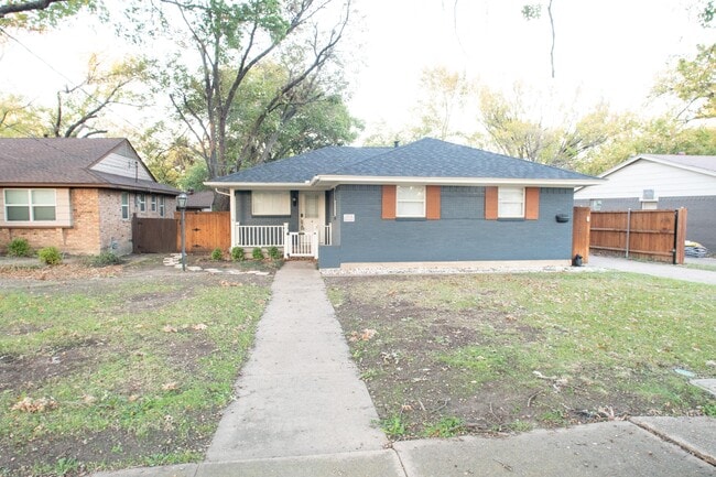 Building Photo - 2129 Province Ln