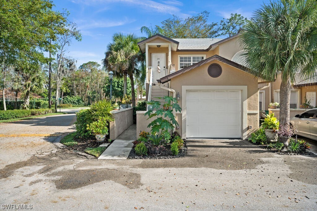 Foto principal - 9570 Crescent Garden Dr