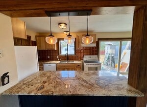 Building Photo - 587 E Golf Pl