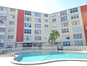 Building Photo - 1475 NE 125th Terrace