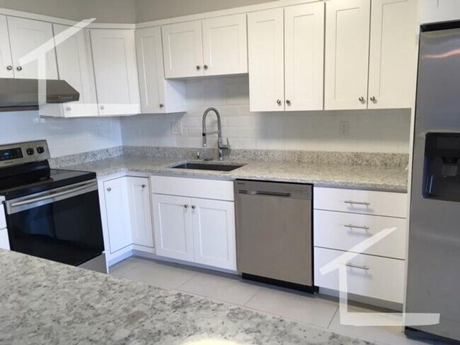 Foto del edificio - Huge 1 bed in Chestnut Hill