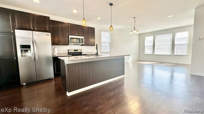 Building Photo - 1071 N Sherman Dr
