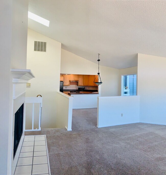 Building Photo - 635 SE Linn St