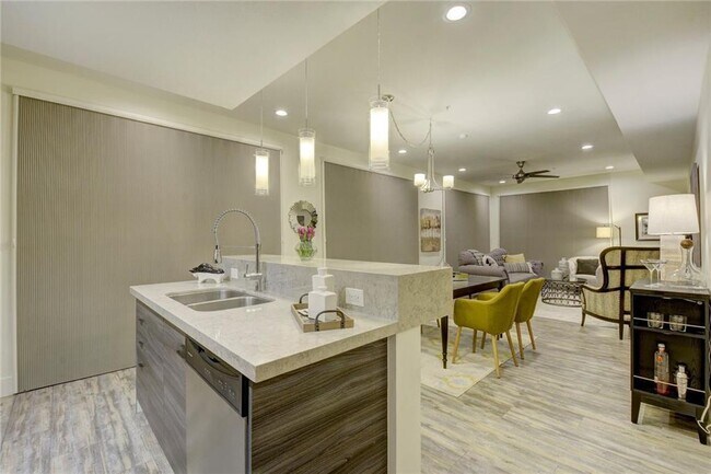 Foto del edificio - 604 N Bluff Dr