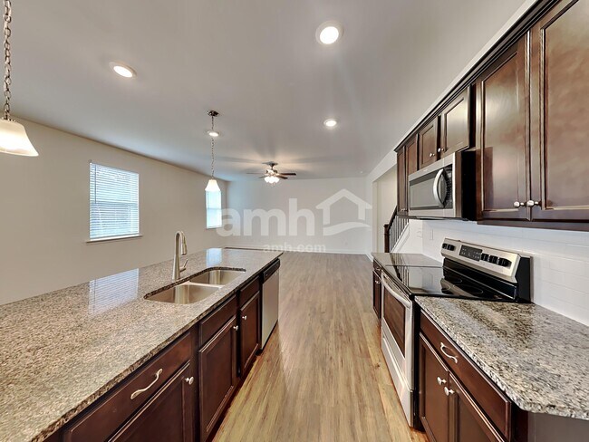 Foto del edificio - 455 Summit View Ct