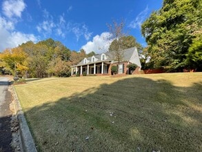 Building Photo - 3 Valley Brook Dr