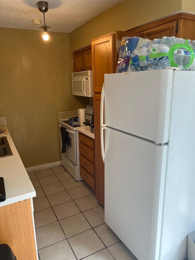 Building Photo - 2 Bedroom 1.5 Bath CLOSE TO UNT