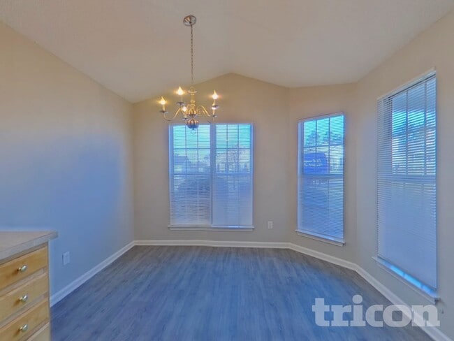 Building Photo - 255 Legend Oaks Dr