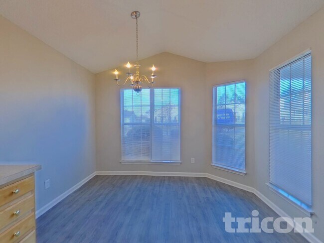 Foto del edificio - 255 Legend Oaks Dr