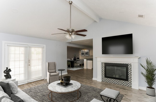 Building Photo - 1614 Hillwood Dr