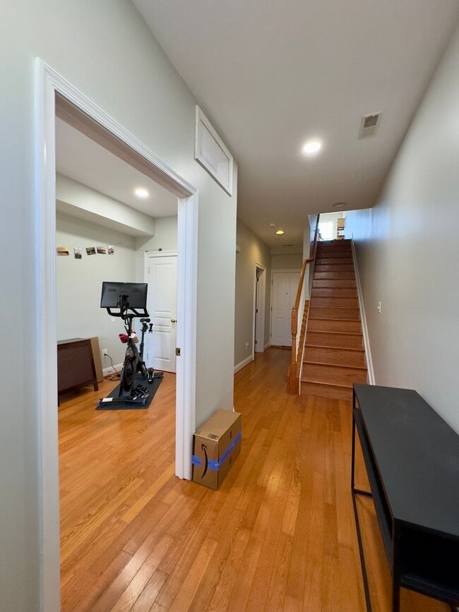 Building Photo - Modern 3-Bedroom Townhome with Chic Featur...