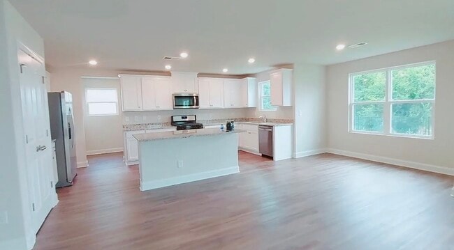 Foto del edificio - 654 Southwick Pl