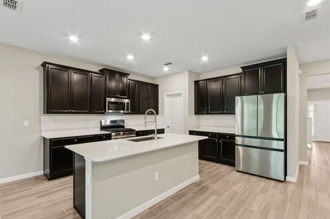 Building Photo - Spacious 3BR/3.5BA Home with Office & Reso...