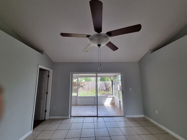 Building Photo - 3 Bedroom 2 Bath home in St. Cloud for RENT!
