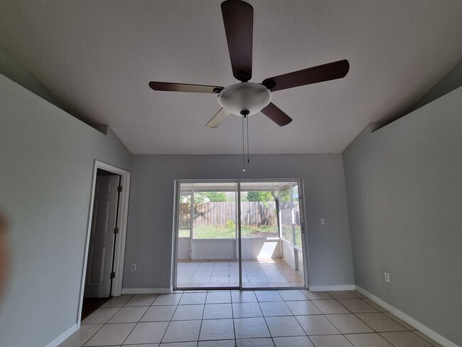 Foto del edificio - 3 Bedroom 2 Bath home in St. Cloud for RENT!