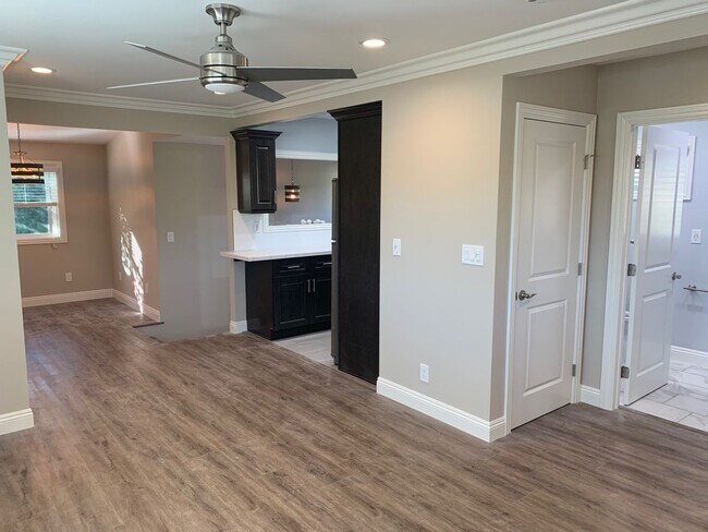 Foto del edificio - Fully Updated Spacious Studio Above Garages in Pasadena!