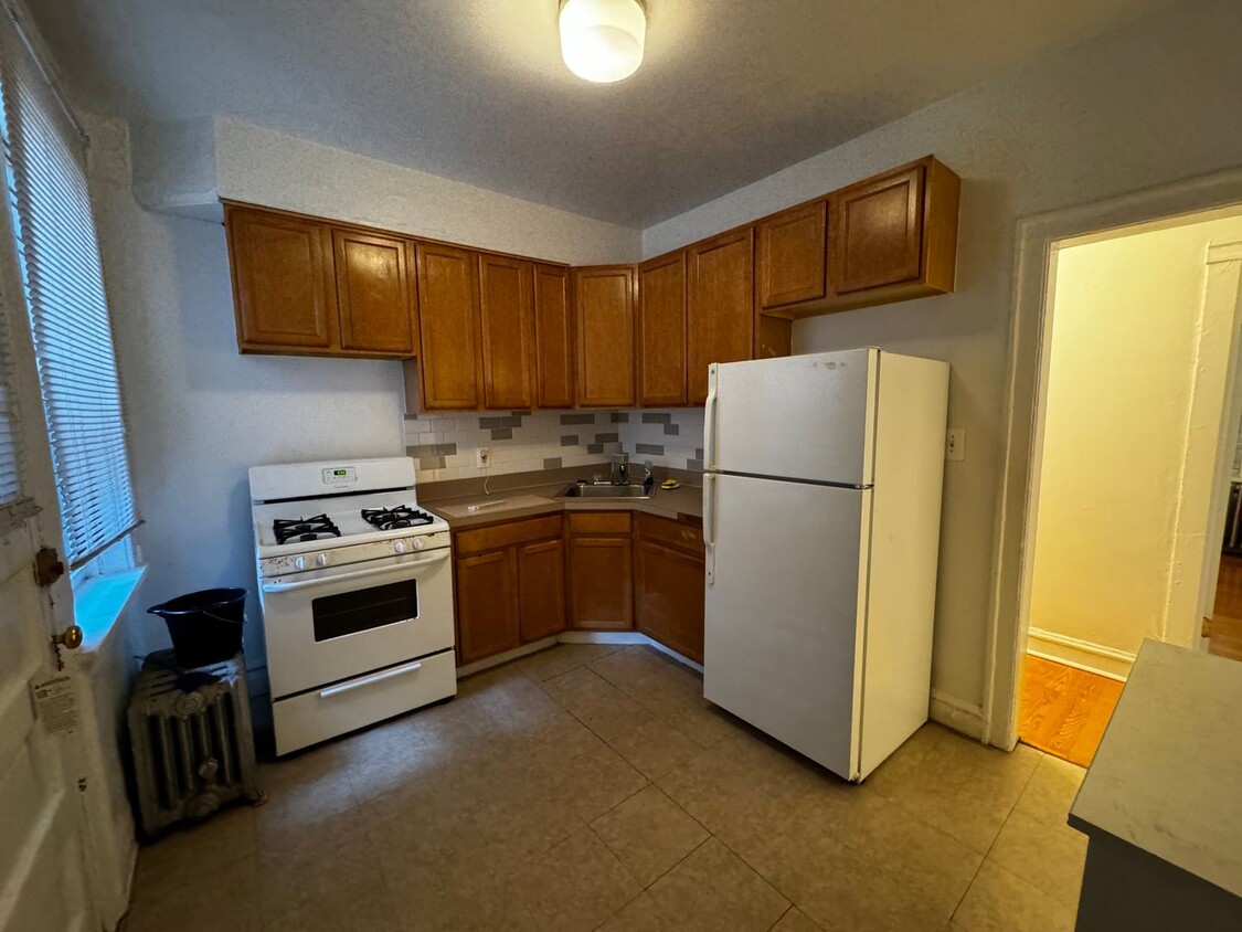Primary Photo - 1503 W Schreiber Ave