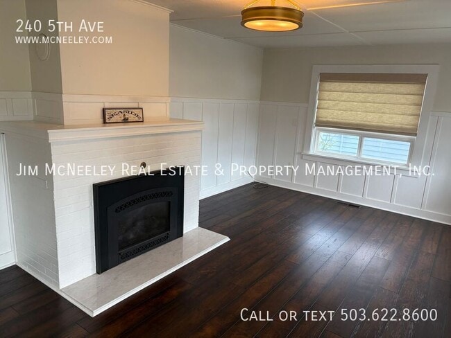 Building Photo - 240 5th Ave
