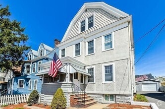 Building Photo - 95 Maple St