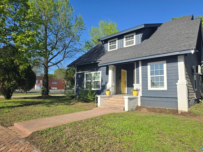 Building Photo - 1536 N Robberson Ave