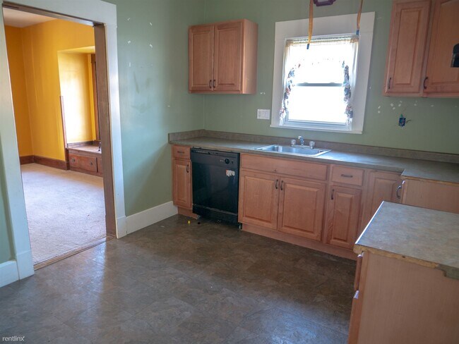 Building Photo - 3 br, 1 bath House - 1645 Wakefield Ave