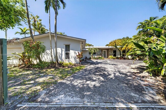 Building Photo - 10142 SW 79th Ave