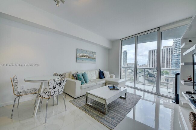 Foto del edificio - 465 Brickell Ave