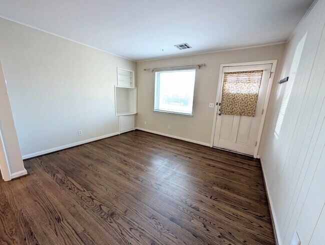 Foto del edificio - Historic Home in The Village