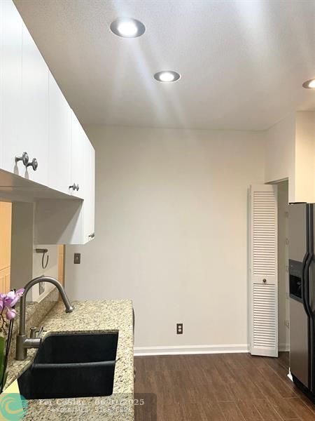 Foto del edificio - 5897 N Plum Bay Pkwy