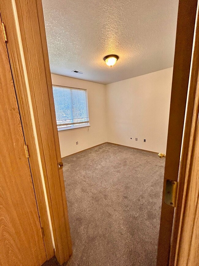 Building Photo - 15814 NE 90th St