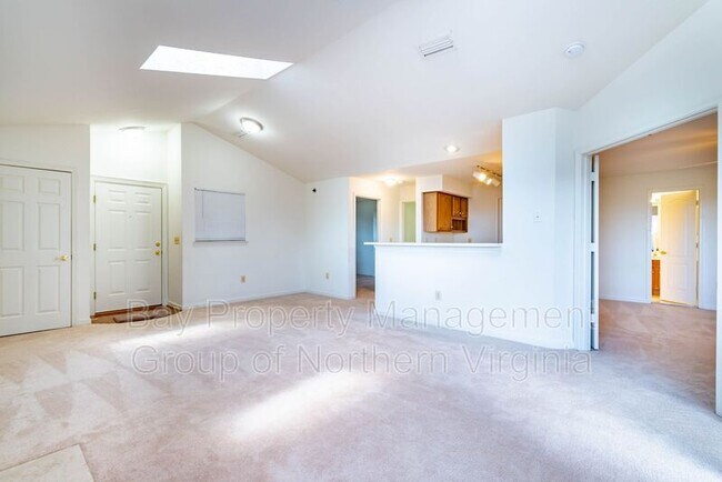 Foto del edificio - 5604 Willoughby Newton Dr