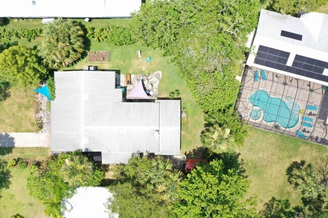 Foto del edificio - 144 Menendez Rd