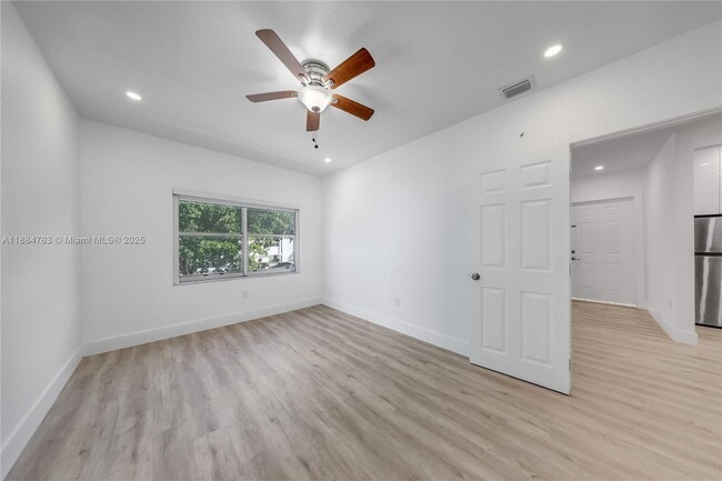 Foto del edificio - 2464 SW 22nd St