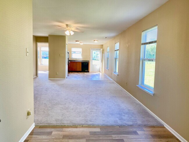 Foto del edificio - Great 3 Bedroom 2 Bathroom Ranch Style Hom...